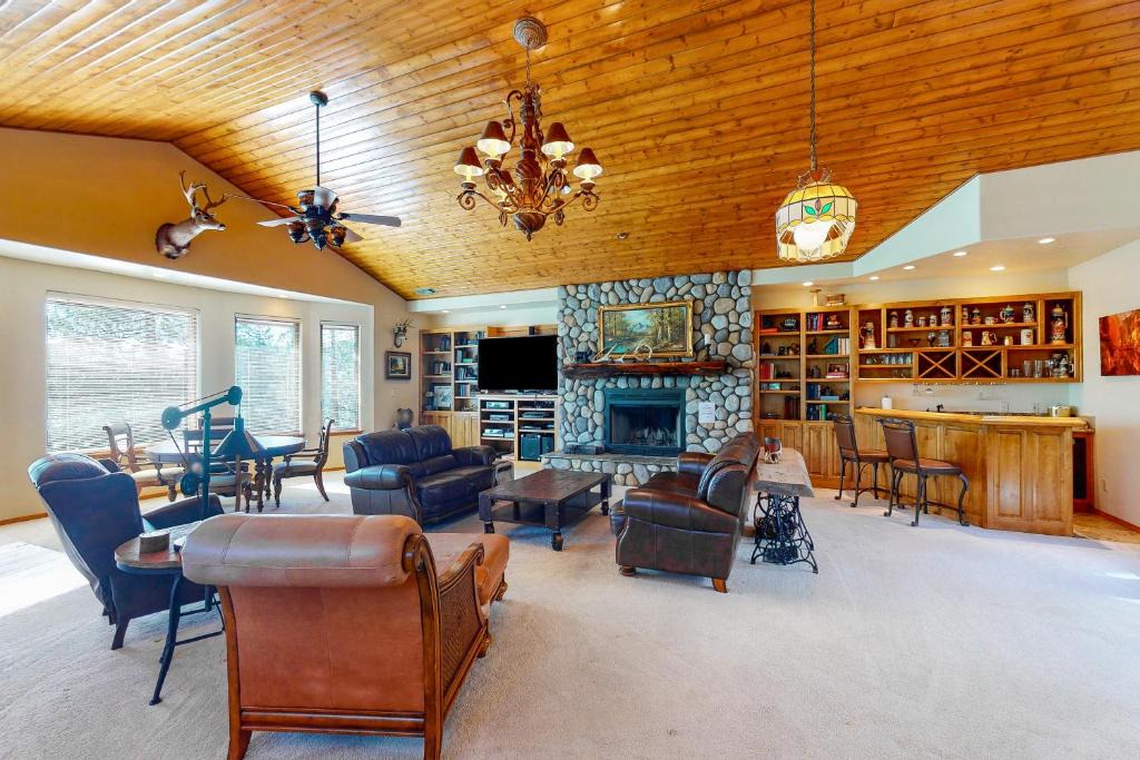 Bass Lake House | Melvin Lakeview