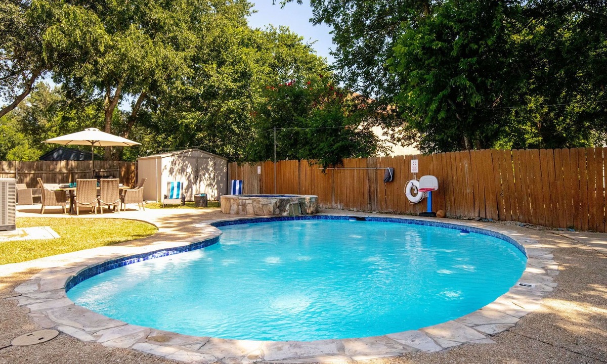 West San Antonio House | Memorial Day Ready| Sleeps 14 | 5BR Private Pool