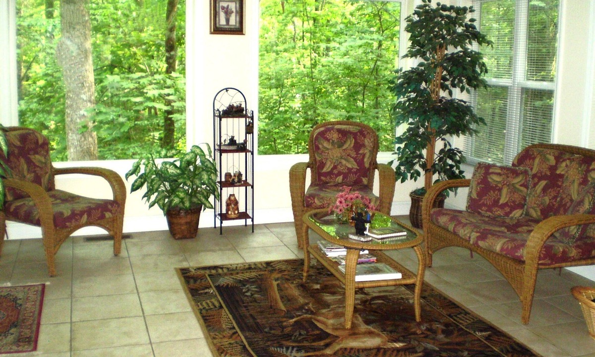 Helen Cabin | Memorial Day Weekend Available! Check out our offered discounts!