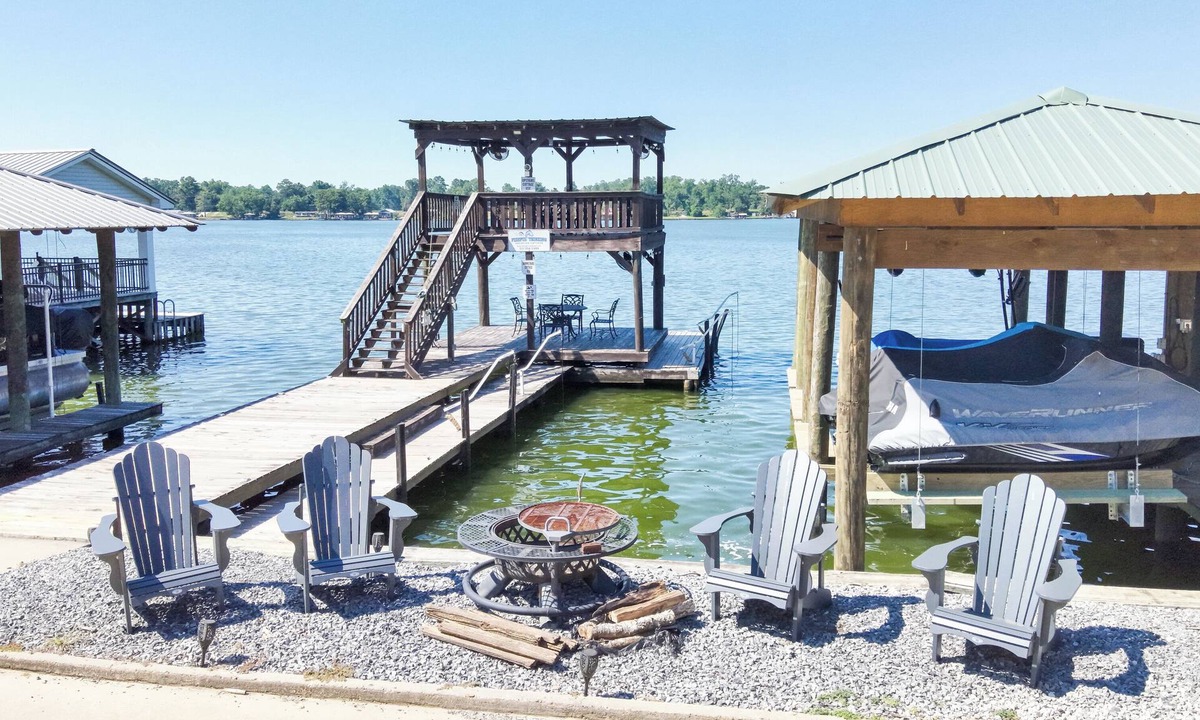 Oscar Cottage | Memorial Day weekend open! Cheap rates on False River! Summer dates available!