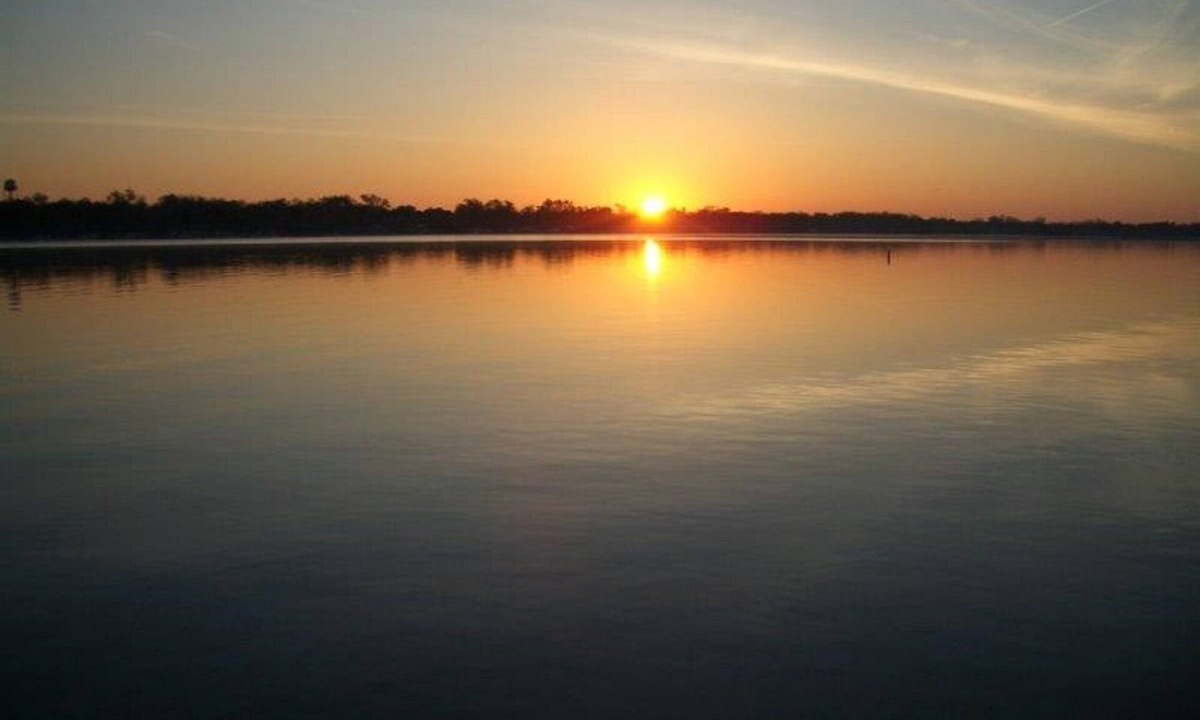 Oscar Cottage | Memorial Day weekend open! Cheap rates on False River! Summer dates available!