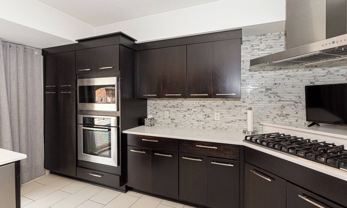 Muscatine Condo | Memories Made Condo in Historic Hotel Muscatine