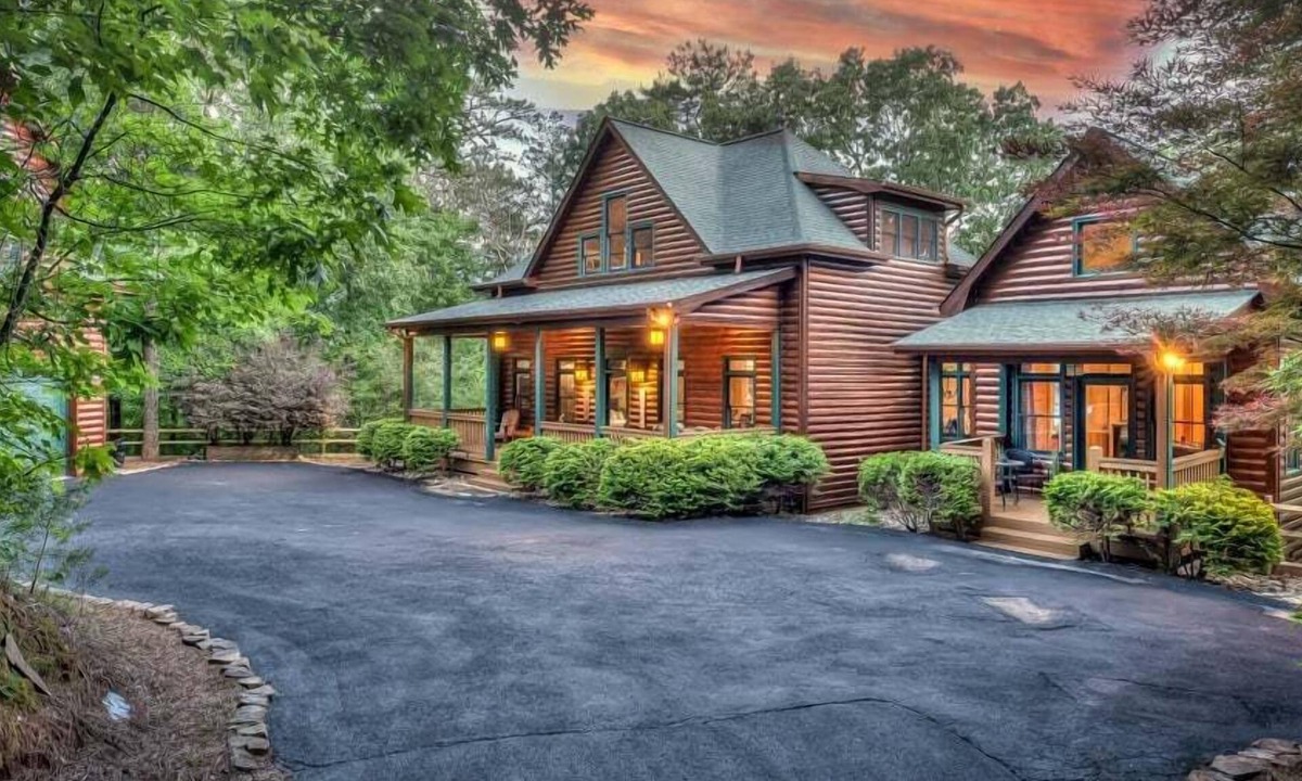 Foxfire Estates Cabin | Memory Maker - Pet Friendly | Screened Porch | Hot Tub