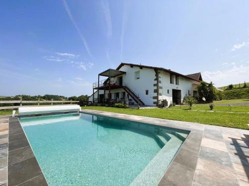 Iholdy House | Mendiburia