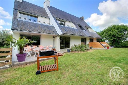 Tonquedec House | Menez bras