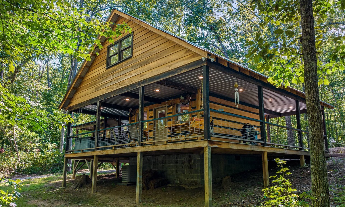 Fort Payne Cabin | Mentone; HIKING; DeSoto Falls; Mentone; Lookout Mtn; Hot tub,fire-pit.