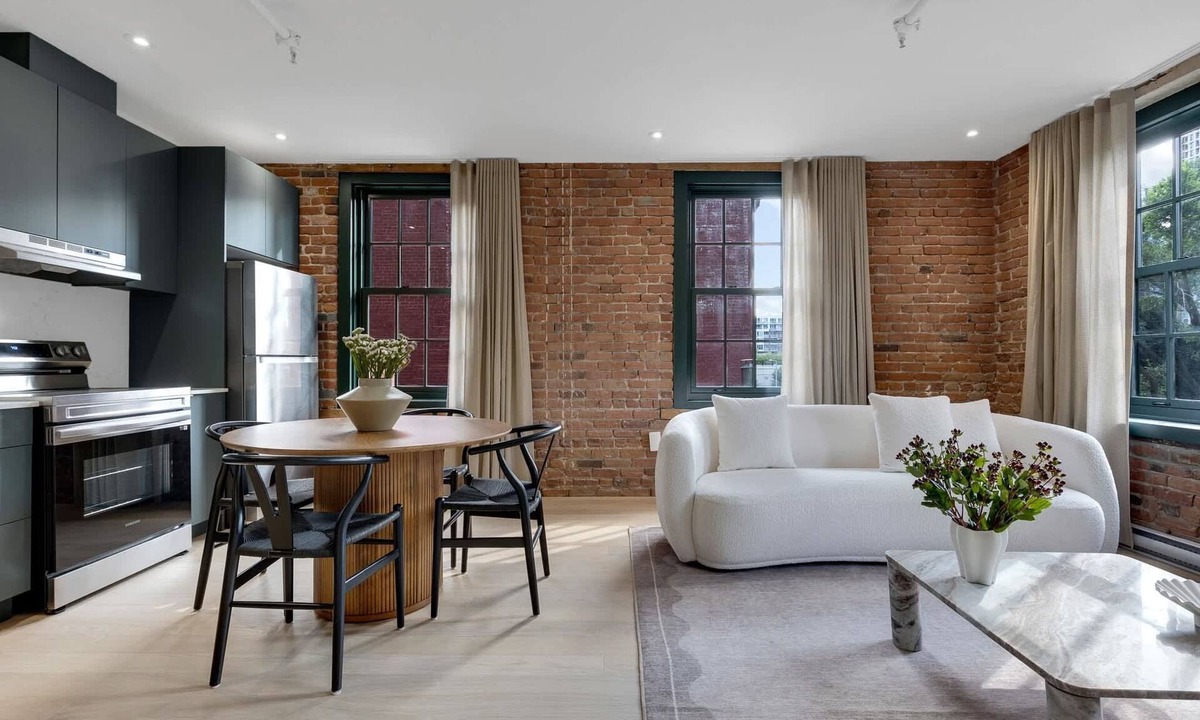 Cite Multimedia Apartment | Mercer-1 Bedroom Corner unit-Free parking