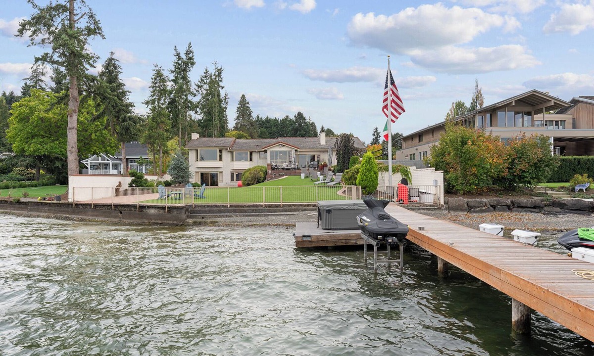 Mercer Island House | Mercer Island Waterfront Oasis