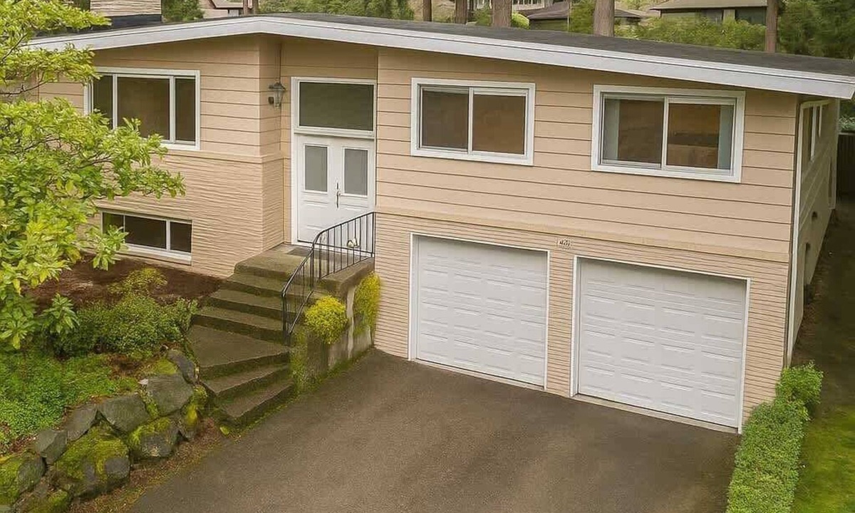 Mercer Island House | MercerIsland,largeyard,grill,fire pit