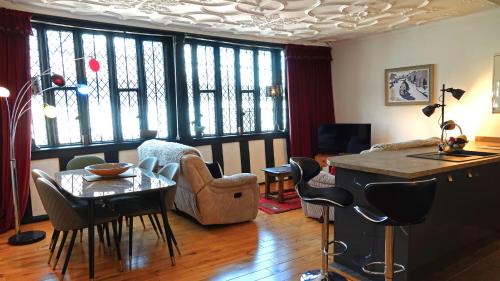 Dartmouth Apartment | Merchants Rest