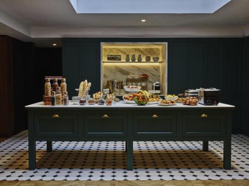 Notre-Dame Hotel | Mercure Versailles Chateau