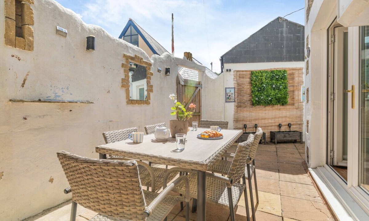 Beer House | Mere Haven - Three Bedroom House, Sleeps 6