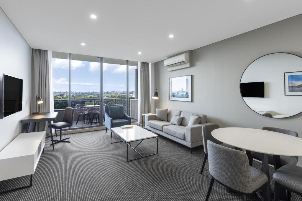 Waterloo Hotel | Meriton Suites Waterloo