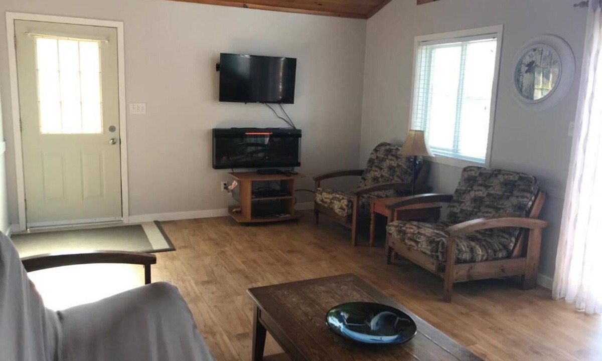 Prince Edward Ski Chalet | Merland Park Cottages - Mikey Bigfish