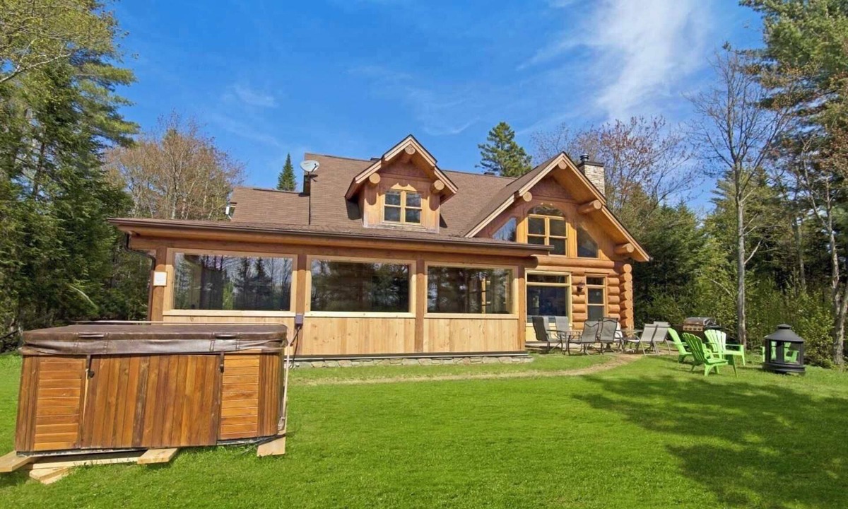 Fiddler Lake Resort Ski Chalet | Merle Bleu :Spa & lake access