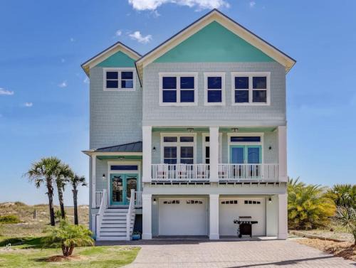 American Beach House | Mermaid Castle - Oceanfront Luxury Beach House - Rooftop Deck