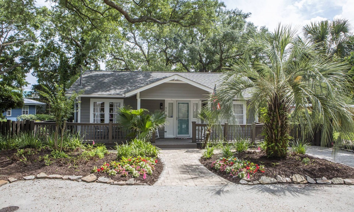 Saint Simons Island Cottage | Mermaid Cottage Priv Heated Pool!