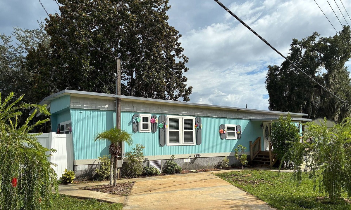 Homosassa House | Mermaid Cove & Flip Flop Tiki, boat dock, access to homosassa river, waterfront.