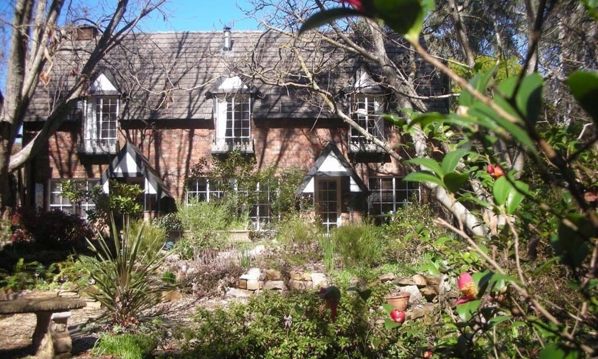 Bright Cottage | Merrimeet Cottages