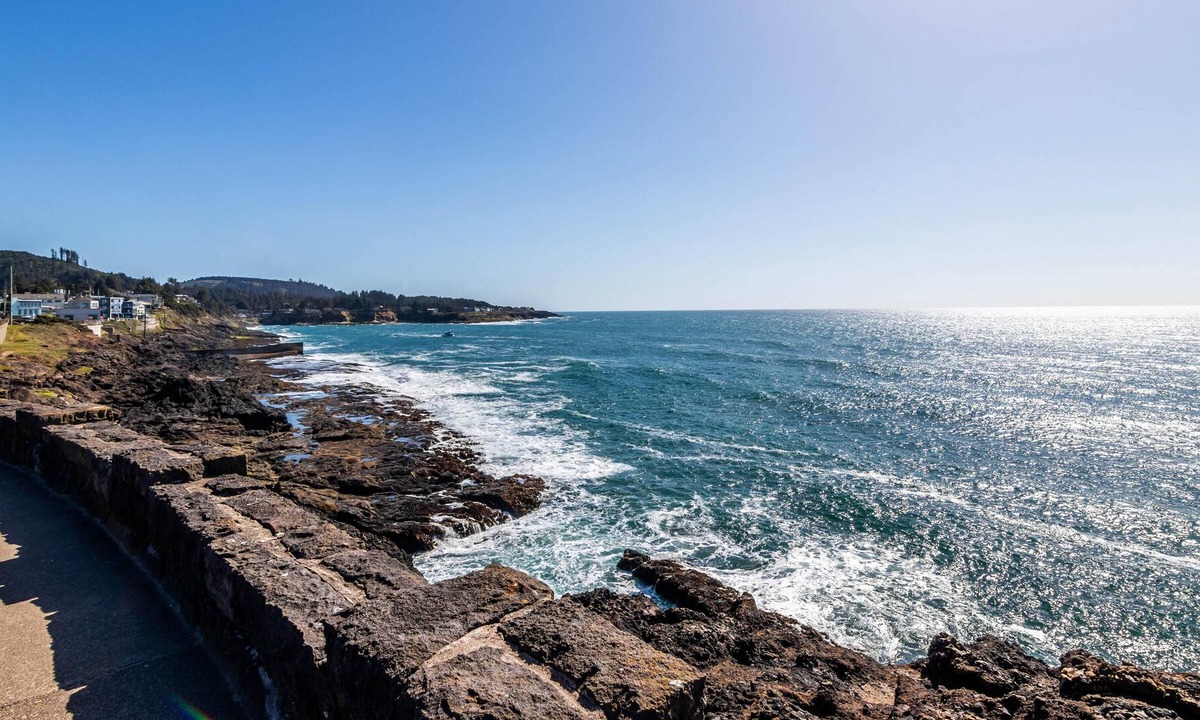 Lincoln Beach Condo | Mertini