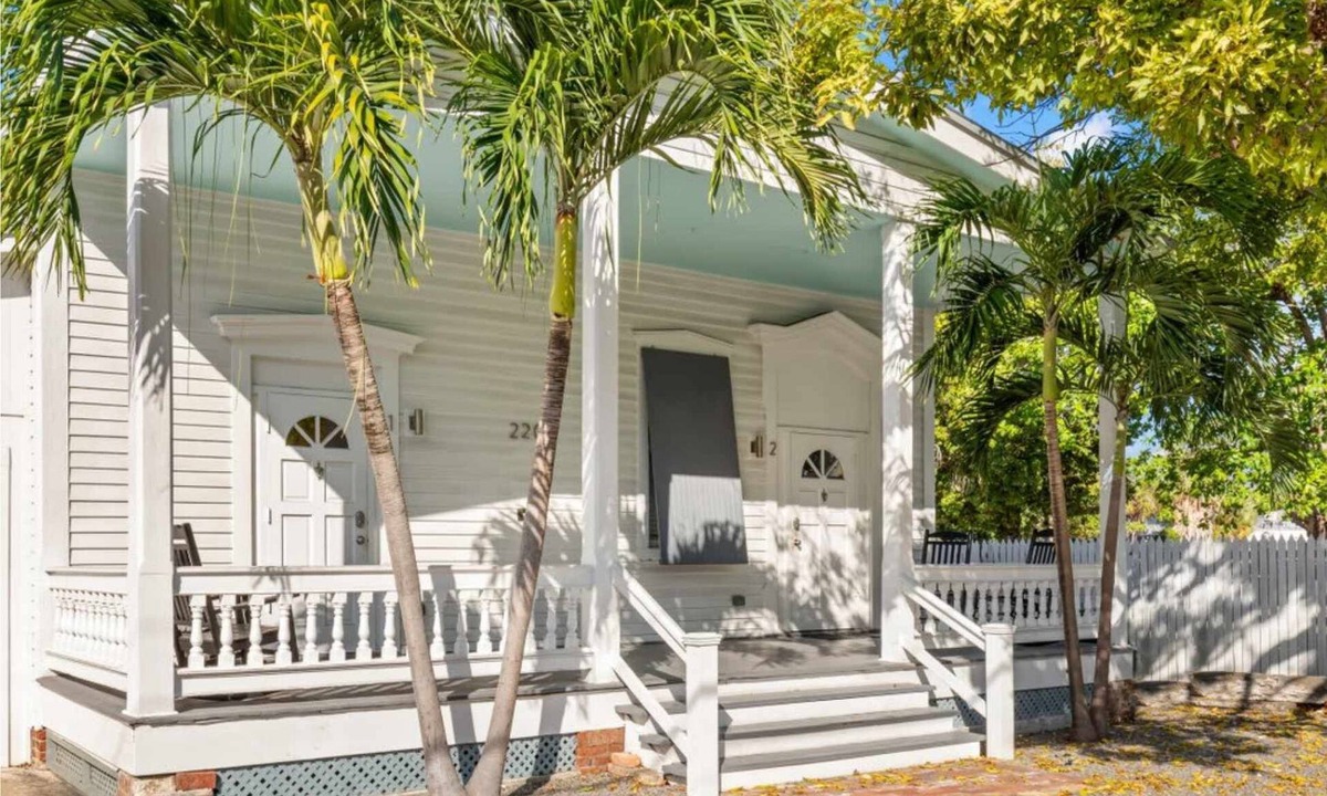 Historic Seaport Apartment | Mesa House Uno - One block from Duval St