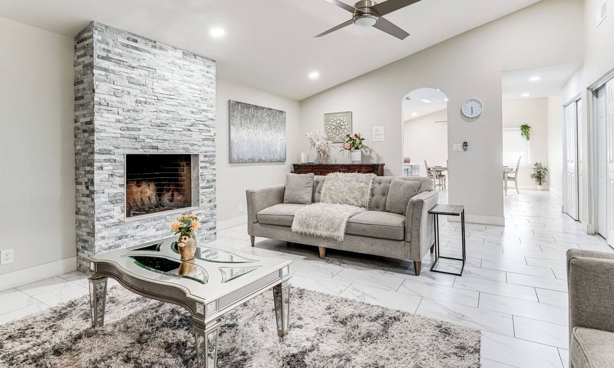 Dobson Ranch Cottage | Mesa Oasis w/Diving Pool By Spring Training, Dtwn