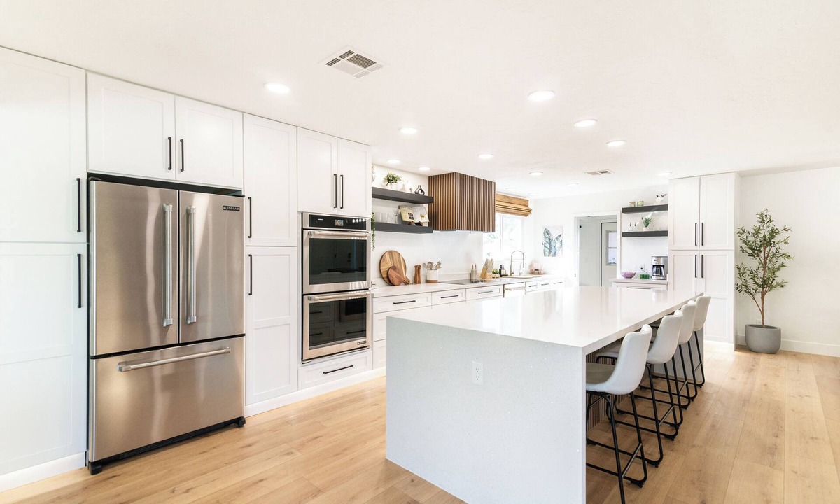 Fountain of the Sun House | Mesa Retreat Quiet, Stylish Desert Escape + Golf