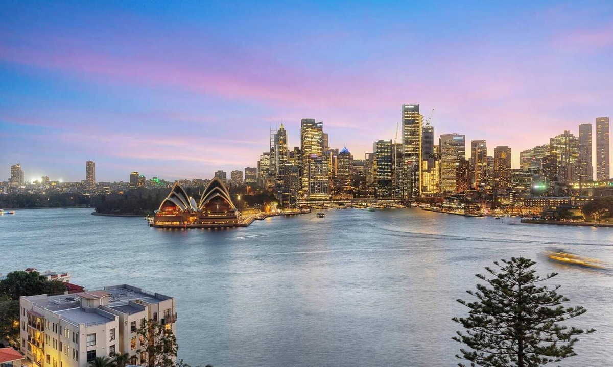 Kirribilli Apartment | MetaWise Harbour View Studio Kirribilli