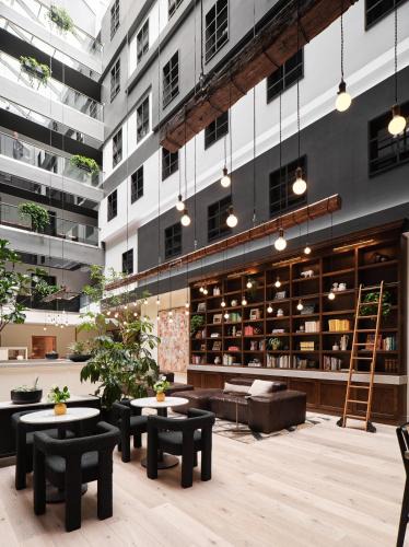 Byward Market - Parliament Hill Hotel | Metcalfe Hotel Ottawa by Gray Collection
