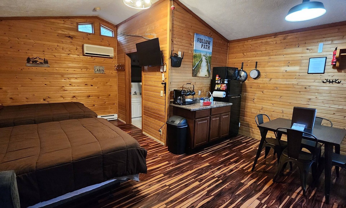 Wellston Cabin | Methner's High Bridge Cabin #1