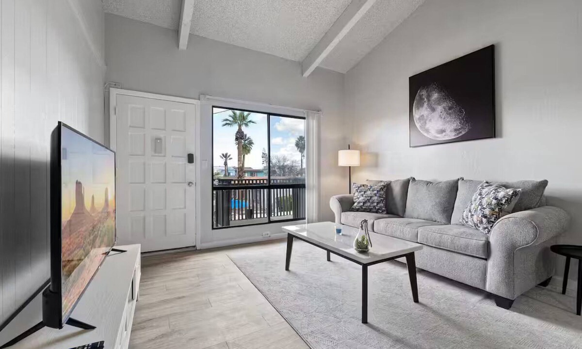 Mesa Apartment | Meticulously Kept Downtown Mesa 1-Bedroom Oasis