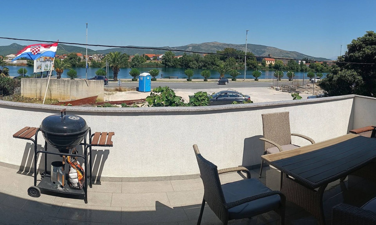 Metkovic Condo | Metkovic 3-bedroom condo - river view