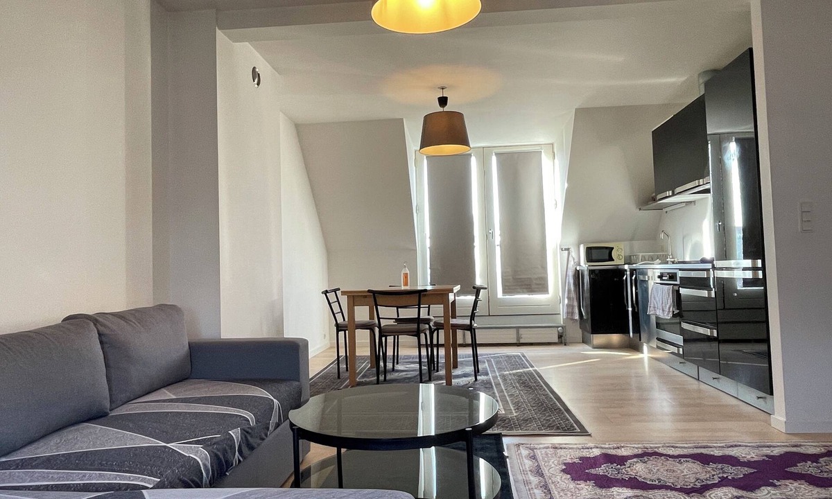 Vanlose Apartment | Metro Apartment with dual balcony closed to public Transport and shopping.