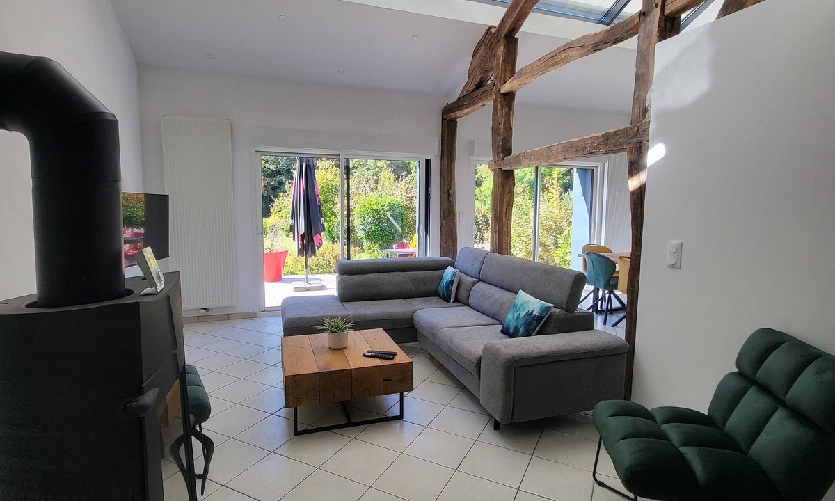 Les Hautes-Rivieres House | Meublé de tourisme* La Rivire. Sleeps 8.