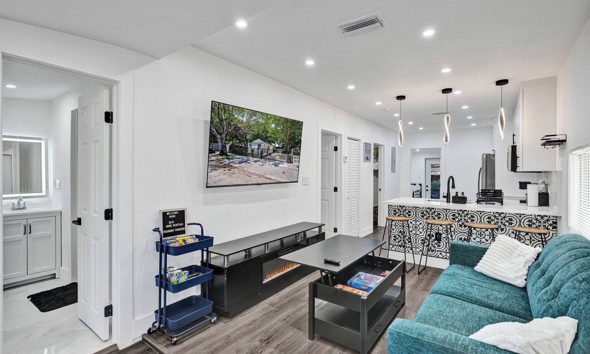 Liberty City House | Miami Heart Retreat – Stylish & Central With Games