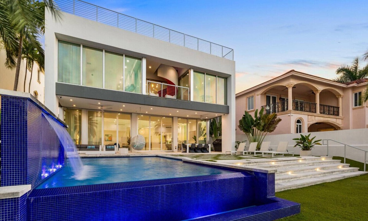 Sunny Isles Beach House | Miami Modern Heated Pool & Dock