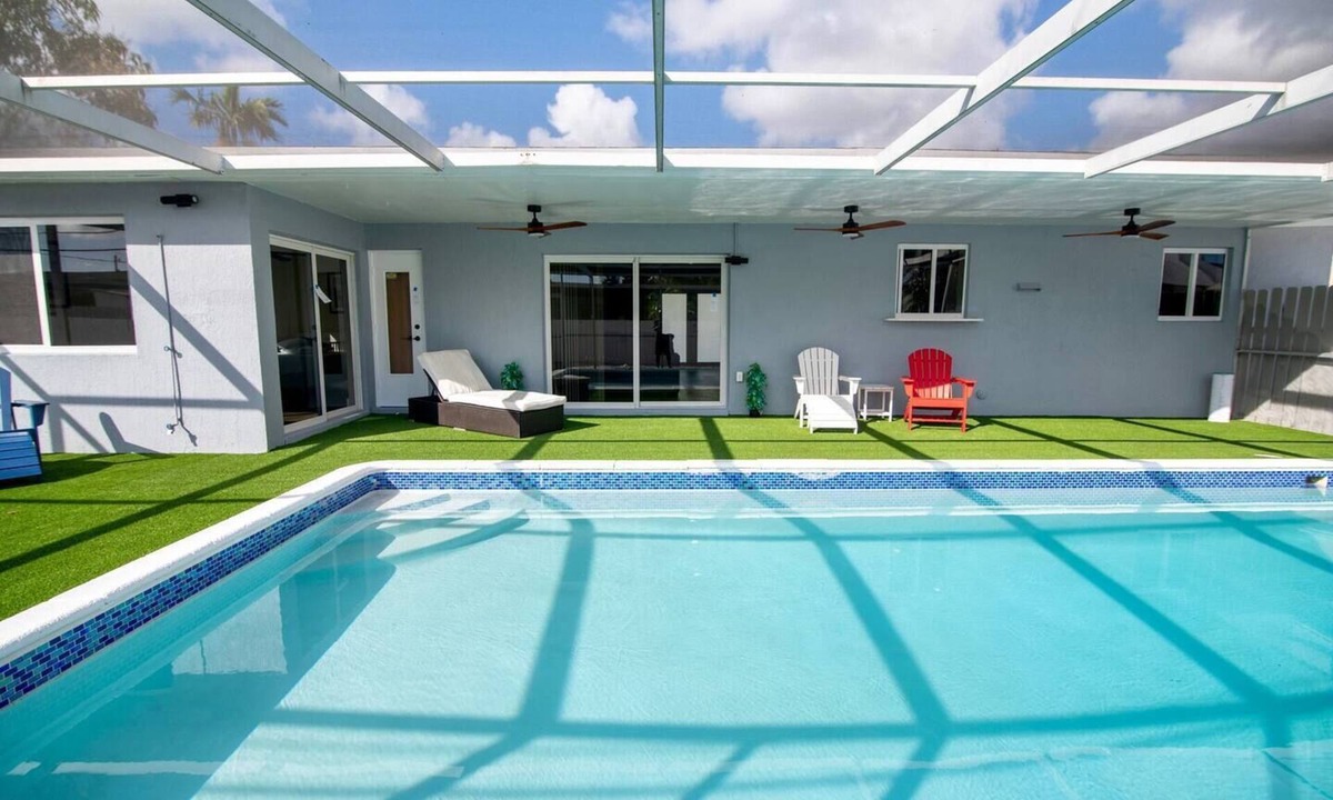 Miami Gardens House | Miami Private Pool Home Sleeps 10 · 10 Min to Hard Rock
