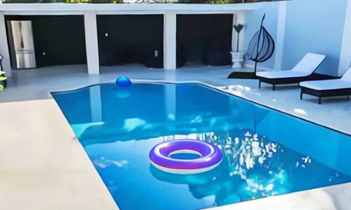Ludlam House | Miami Relax Getaway/4BR/BBQ/Heated Pool & Fun