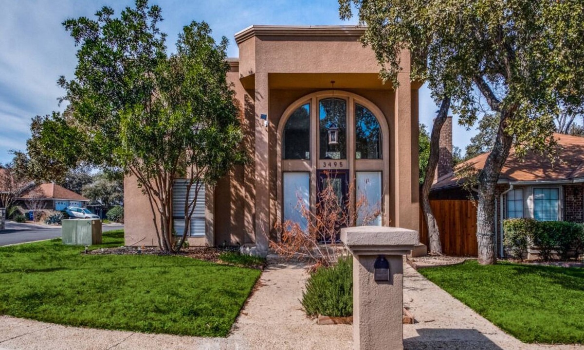 Vance Jackson House | Miami Style House in San Antonion