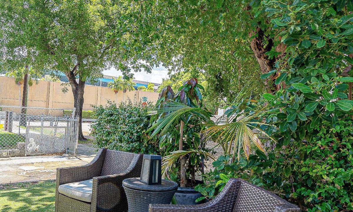 Buena Vista House | Miami Vacation Home 4 bedroom Parking.