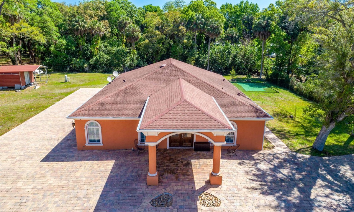 Town N County Park House | Miami Vice Luxury Gated Home with Mini Golf + BBQ