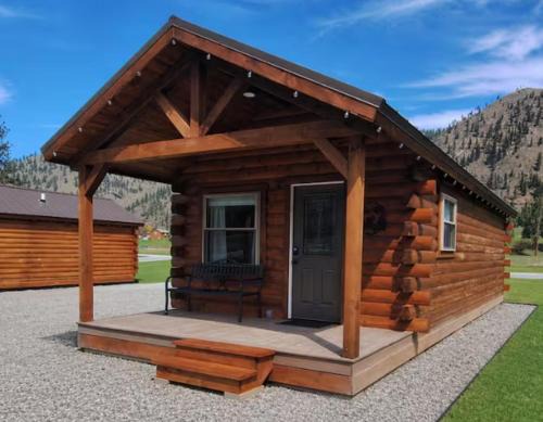 Superior Cabin | Micham's Clark Fork River Retreat