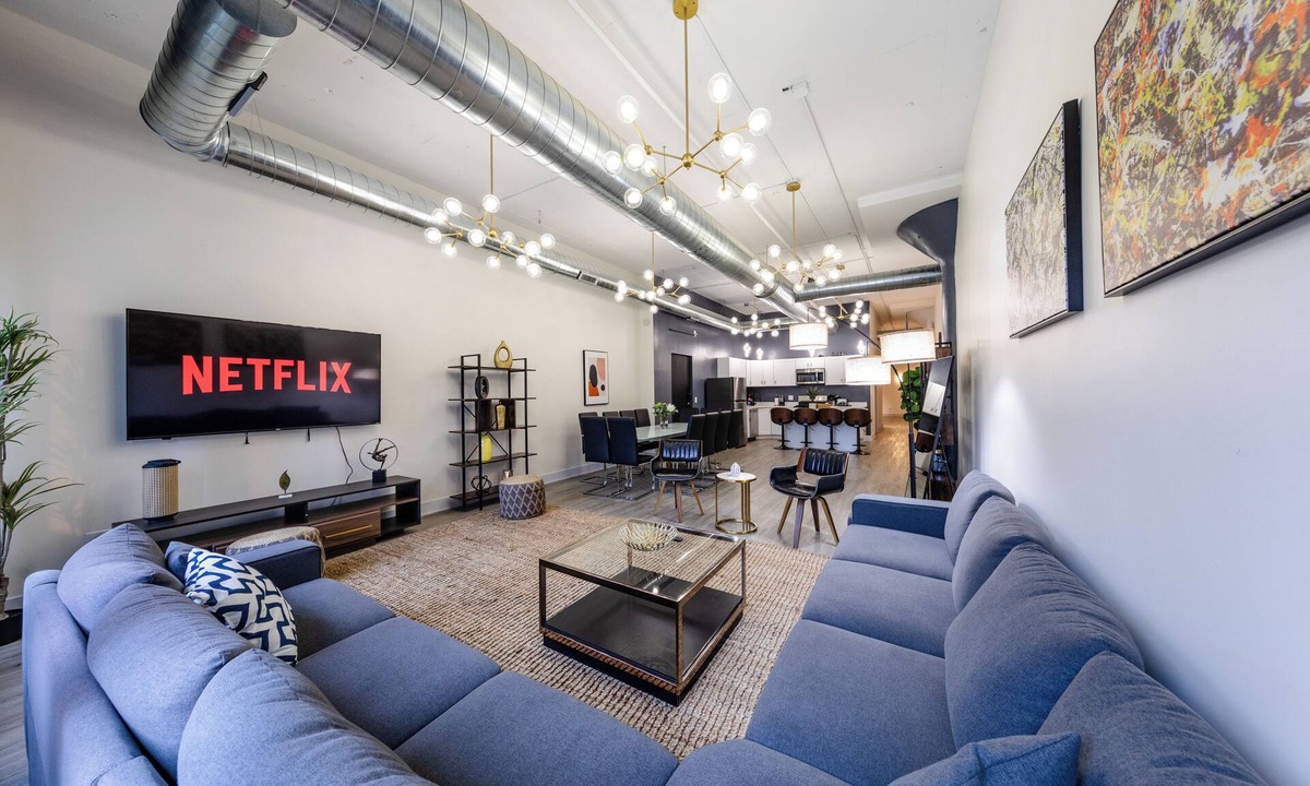 Near South Side Apartment | Michigan 6BR Luxury Loft Suite in South Loop Chicago Near McCormick Place