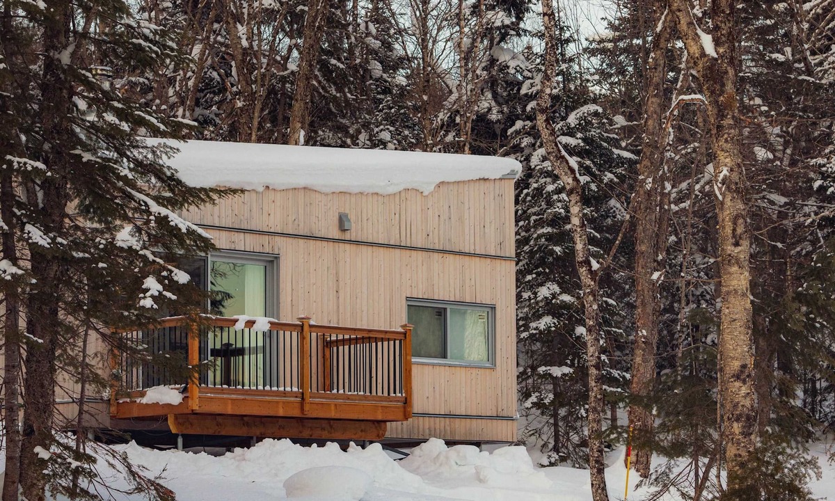 Notre-Dame-Auxiliatrice-de-Buckland Ski Chalet | Micro-Cabin in the Mountains | Solstice 2