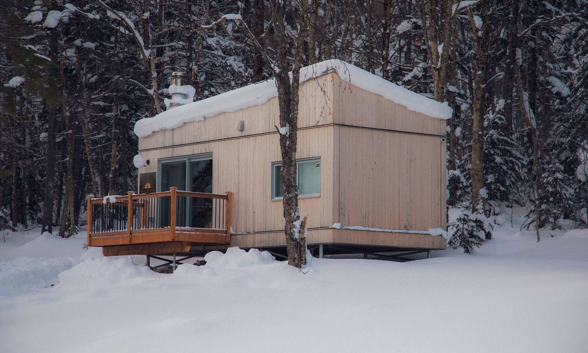 Notre-Dame-Auxiliatrice-de-Buckland Ski Chalet | Micro-Cabine in the Mountains | Solstice 5
