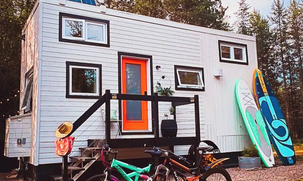 Saint-Alexis-des-Monts Cabin | Micro house with spa, trails and wild river!
