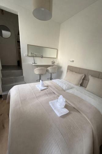 Enge Apartment | Micro Loft in Prime Zurich City Lake Business