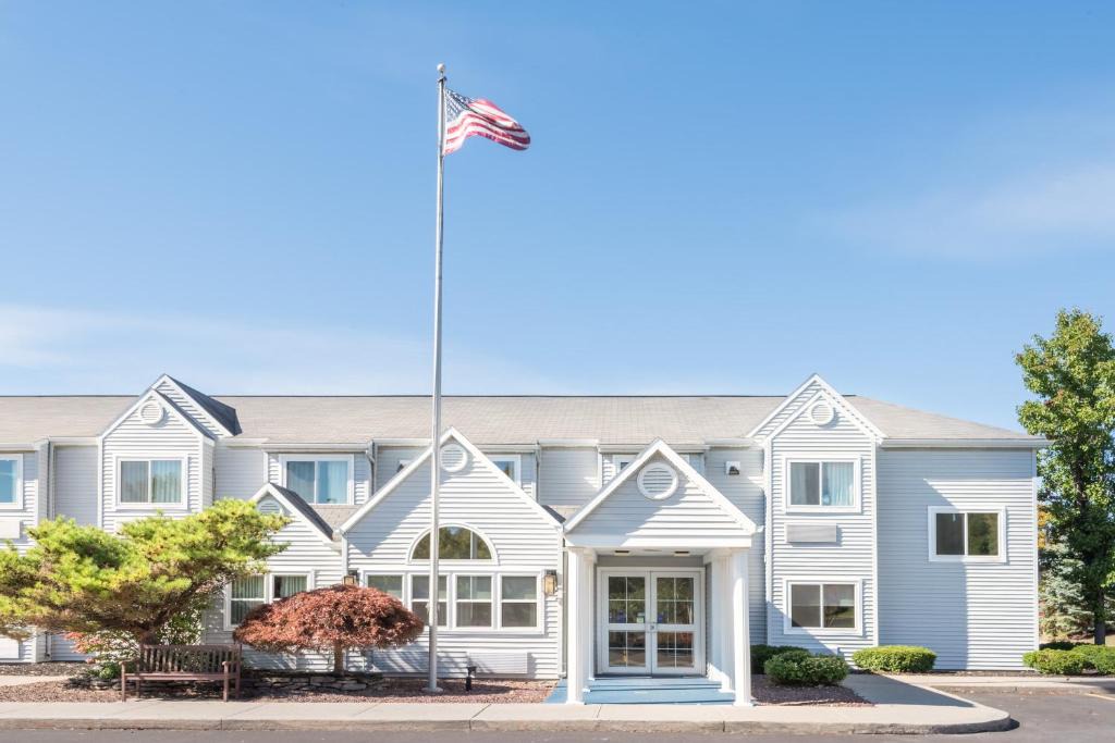 Fishers Hotel | Microtel By Wyndham Victor