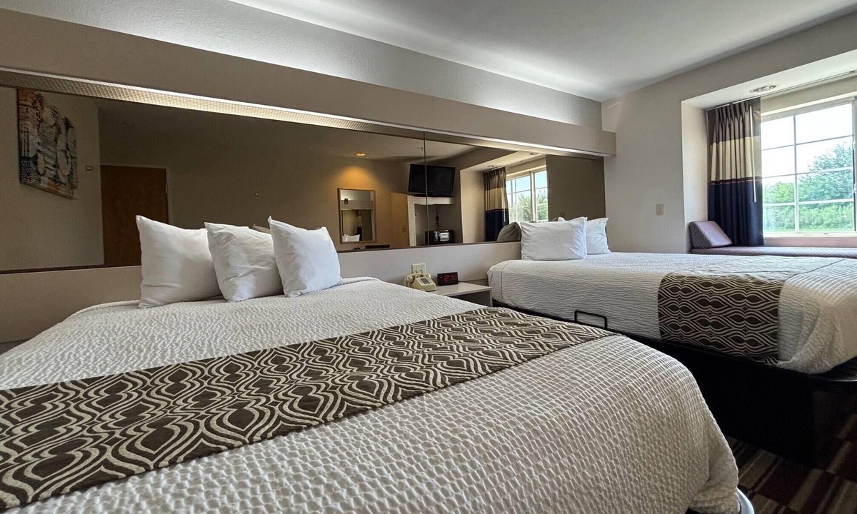 Champaign Hotel | Microtel Inn by Wyndham Champaign