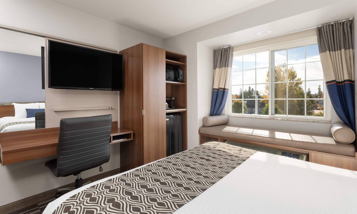 Sault Ste. Marie Hotel | Microtel Inn & Suites by Wyndham Sault Ste. Marie